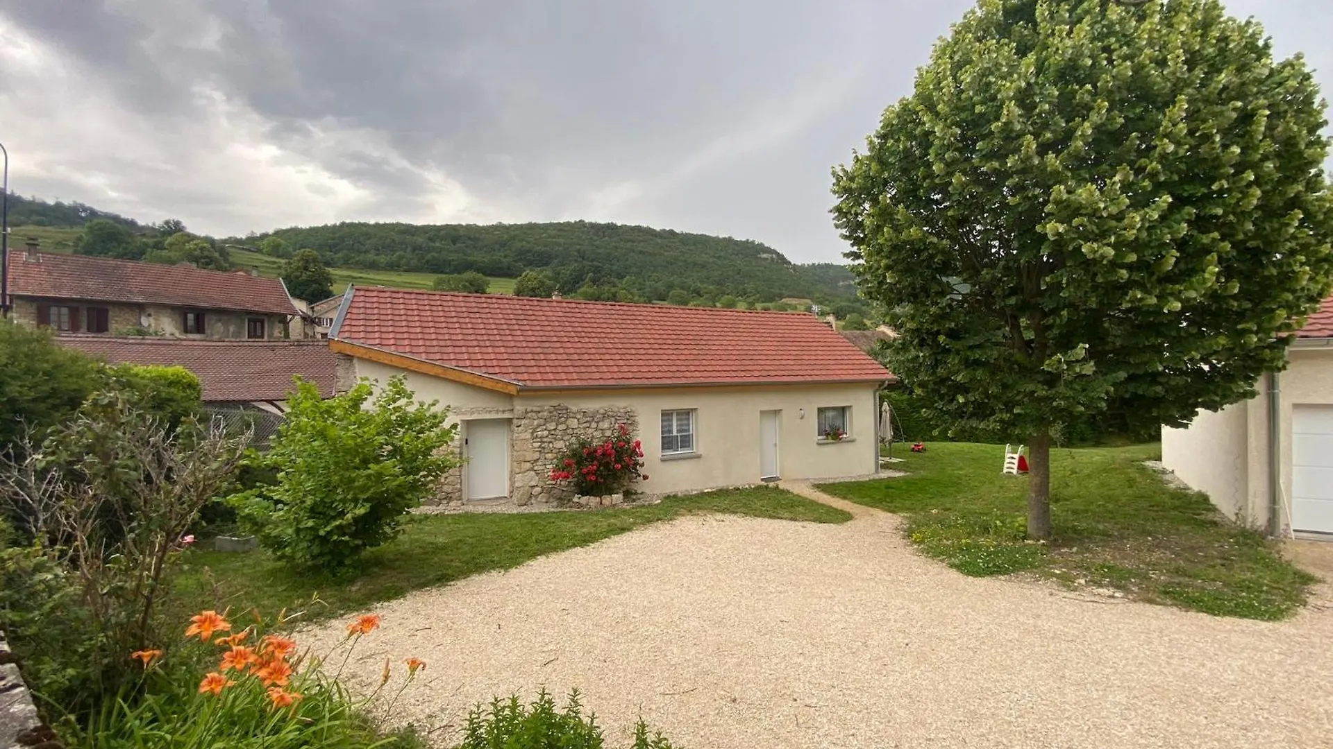 Au Moryllon Villa Lompnas Holiday home